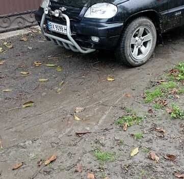 Черный Шевроле Нива, объемом двигателя 1.69 л и пробегом 189 тыс. км за 3500 $, фото 17 на Automoto.ua