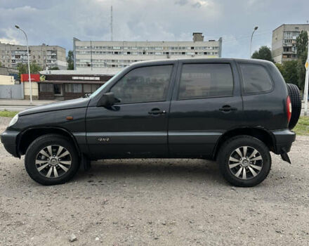 Черный Шевроле Нива, объемом двигателя 1.69 л и пробегом 264 тыс. км за 3700 $, фото 2 на Automoto.ua