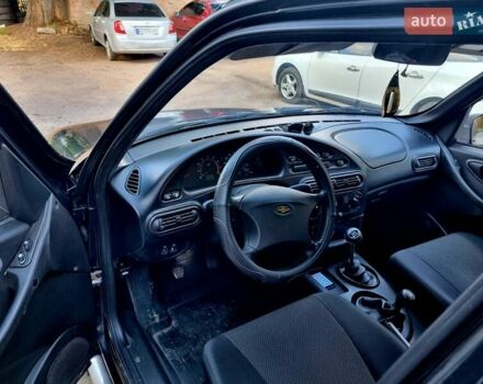 Черный Шевроле Нива, объемом двигателя 1.7 л и пробегом 282 тыс. км за 3999 $, фото 6 на Automoto.ua