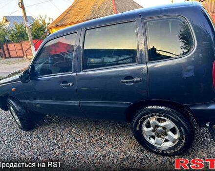 Черный Шевроле Нива, объемом двигателя 1.7 л и пробегом 194 тыс. км за 4100 $, фото 2 на Automoto.ua
