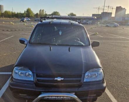 Черный Шевроле Нива, объемом двигателя 1.69 л и пробегом 129 тыс. км за 4700 $, фото 2 на Automoto.ua