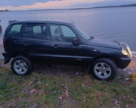 Черный Шевроле Нива, объемом двигателя 1 л и пробегом 234 тыс. км за 3300 $, фото 2 на Automoto.ua