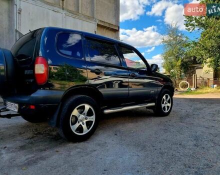 Черный Шевроле Нива, объемом двигателя 1.7 л и пробегом 282 тыс. км за 3999 $, фото 2 на Automoto.ua