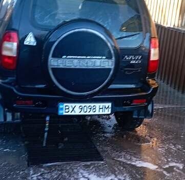 Черный Шевроле Нива, объемом двигателя 1.69 л и пробегом 189 тыс. км за 3500 $, фото 16 на Automoto.ua