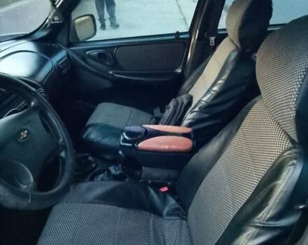 Черный Шевроле Нива, объемом двигателя 1.69 л и пробегом 180 тыс. км за 3300 $, фото 14 на Automoto.ua