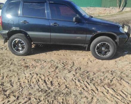 Черный Шевроле Нива, объемом двигателя 1.7 л и пробегом 235 тыс. км за 4200 $, фото 3 на Automoto.ua