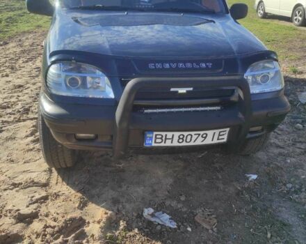 Черный Шевроле Нива, объемом двигателя 1.7 л и пробегом 235 тыс. км за 4200 $, фото 2 на Automoto.ua