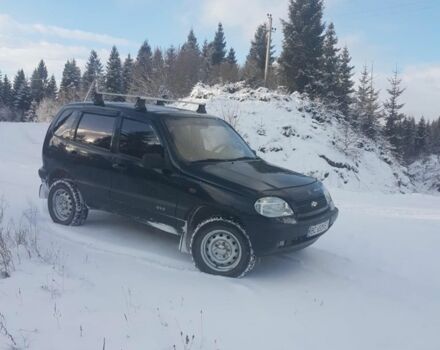 Черный Шевроле Нива, объемом двигателя 1.7 л и пробегом 120 тыс. км за 4300 $, фото 2 на Automoto.ua