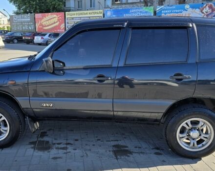 Черный Шевроле Нива, объемом двигателя 1.7 л и пробегом 214 тыс. км за 4700 $, фото 7 на Automoto.ua