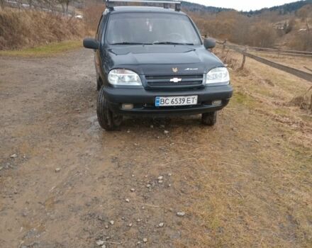 Черный Шевроле Нива, объемом двигателя 1.7 л и пробегом 120 тыс. км за 4300 $, фото 5 на Automoto.ua