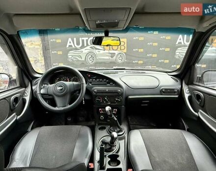 Черный Шевроле Нива, объемом двигателя 1.8 л и пробегом 90 тыс. км за 6700 $, фото 10 на Automoto.ua