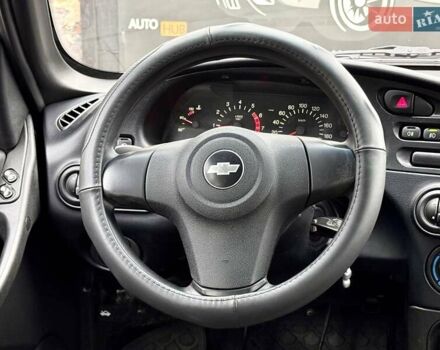 Черный Шевроле Нива, объемом двигателя 1.8 л и пробегом 90 тыс. км за 6700 $, фото 12 на Automoto.ua