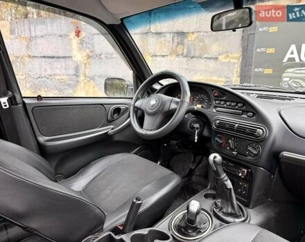 Черный Шевроле Нива, объемом двигателя 1.8 л и пробегом 90 тыс. км за 6700 $, фото 9 на Automoto.ua