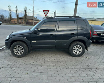 Черный Шевроле Нива, объемом двигателя 1.69 л и пробегом 118 тыс. км за 7500 $, фото 3 на Automoto.ua