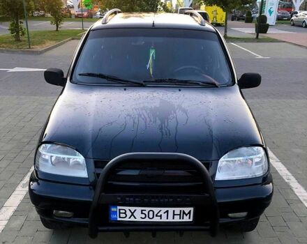 Чорний Шевроле Нива, об'ємом двигуна 1.7 л та пробігом 158 тис. км за 4200 $, фото 1 на Automoto.ua