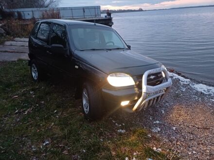 Черный Шевроле Нива, объемом двигателя 1 л и пробегом 234 тыс. км за 3300 $, фото 1 на Automoto.ua