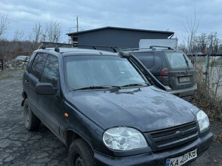 Черный Шевроле Нива, объемом двигателя 1.7 л и пробегом 200 тыс. км за 1307 $, фото 1 на Automoto.ua