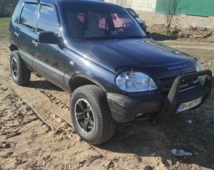 Черный Шевроле Нива, объемом двигателя 1.7 л и пробегом 235 тыс. км за 4200 $, фото 1 на Automoto.ua