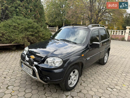 Шевроле Нива 2010 у Вінниці на Automoto.ua Чорний Шевроле Нива, об'ємом двигуна 1.7 л та пробігом 50 тис. км за 6850 $, фото 1 на Automoto.ua