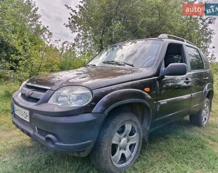 Коричневый Шевроле Нива, объемом двигателя 1.7 л и пробегом 190 тыс. км за 4000 $, фото 2 на Automoto.ua