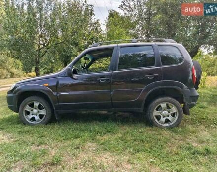 Коричневый Шевроле Нива, объемом двигателя 1.7 л и пробегом 190 тыс. км за 4000 $, фото 1 на Automoto.ua
