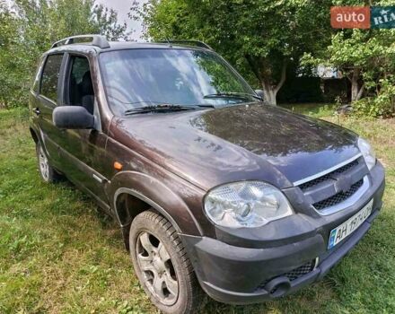 Коричневый Шевроле Нива, объемом двигателя 1.7 л и пробегом 190 тыс. км за 4000 $, фото 3 на Automoto.ua