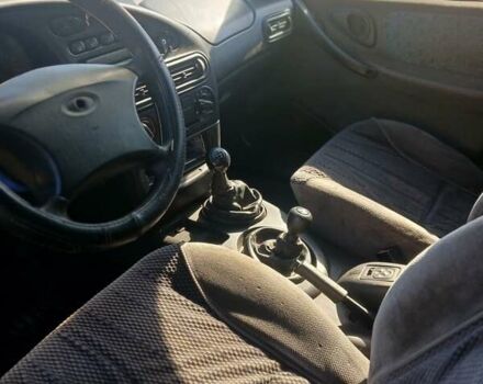 Красный Шевроле Нива, объемом двигателя 1.7 л и пробегом 500 тыс. км за 2000 $, фото 7 на Automoto.ua