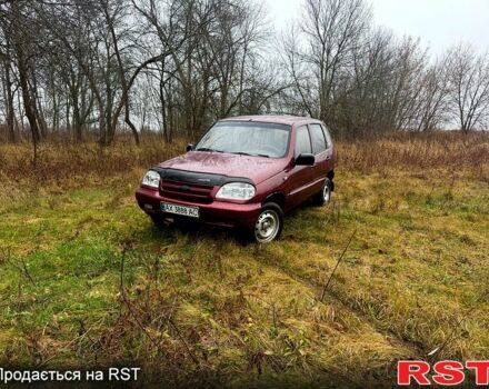 Красный Шевроле Нива, объемом двигателя 1.7 л и пробегом 250 тыс. км за 3300 $, фото 3 на Automoto.ua