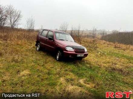 Красный Шевроле Нива, объемом двигателя 1.7 л и пробегом 250 тыс. км за 3300 $, фото 1 на Automoto.ua