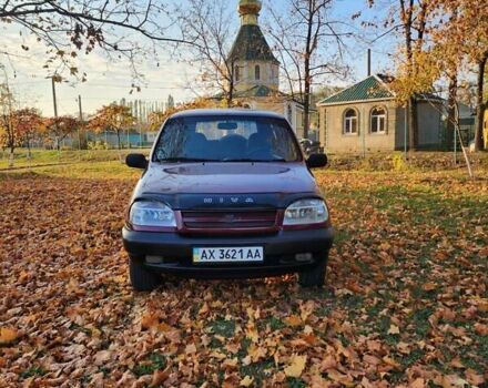 Красный Шевроле Нива, объемом двигателя 1.7 л и пробегом 301 тыс. км за 2950 $, фото 1 на Automoto.ua