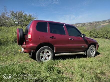 Красный Шевроле Нива, объемом двигателя 2 л и пробегом 109 тыс. км за 4400 $, фото 1 на Automoto.ua