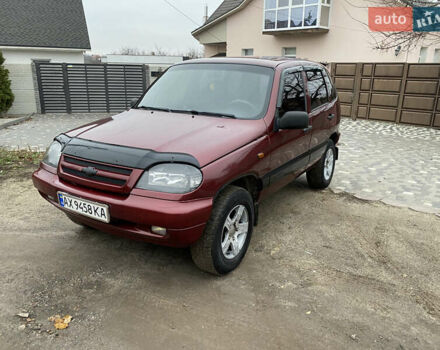 Червоний Шевроле Нива, об'ємом двигуна 1.69 л та пробігом 200 тис. км за 4450 $, фото 1 на Automoto.ua