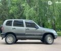 Шевроле Нива, объемом двигателя 1.7 л и пробегом 157 тыс. км за 3790 $, фото 2 на Automoto.ua