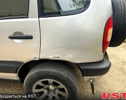 Шевроле Нива, объемом двигателя 1.7 л и пробегом 111 тыс. км за 2100 $, фото 2 на Automoto.ua