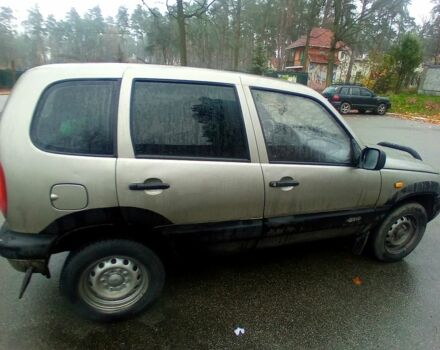 Шевроле Нива, объемом двигателя 1.7 л и пробегом 122 тыс. км за 2800 $, фото 3 на Automoto.ua