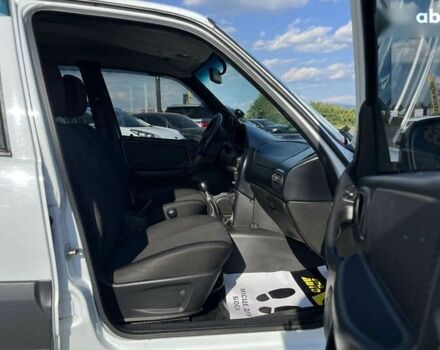 Шевроле Нива, объемом двигателя 1.7 л и пробегом 98 тыс. км за 7500 $, фото 8 на Automoto.ua