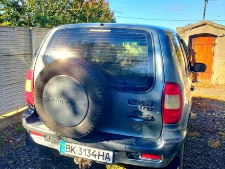 Шевроле Нива 2008 в Ровно на Automoto.ua Шевроле Нива, объемом двигателя 1.7 л и пробегом 270 тыс. км за 3000 $, фото 1 на Automoto.ua