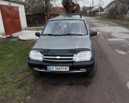 Серый Шевроле Нива, объемом двигателя 1.7 л и пробегом 193 тыс. км за 3000 $, фото 1 на Automoto.ua