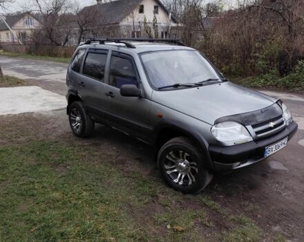 Серый Шевроле Нива, объемом двигателя 1.7 л и пробегом 193 тыс. км за 3000 $, фото 2 на Automoto.ua