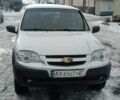 Серый Шевроле Нива, объемом двигателя 1.7 л и пробегом 139 тыс. км за 8000 $, фото 1 на Automoto.ua