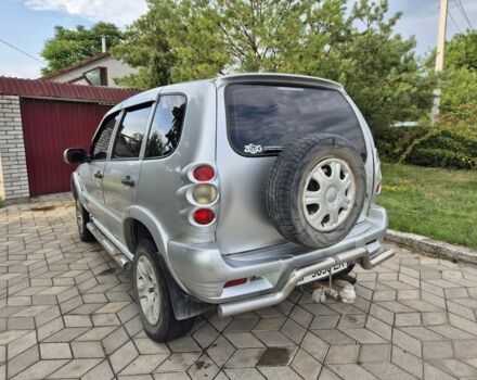 Сірий Шевроле Нива, об'ємом двигуна 1.7 л та пробігом 221 тис. км за 3500 $, фото 4 на Automoto.ua