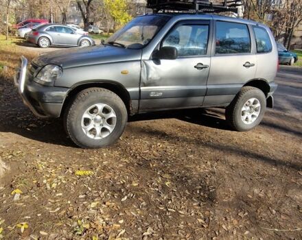 Сірий Шевроле Нива, об'ємом двигуна 1.7 л та пробігом 220 тис. км за 2200 $, фото 2 на Automoto.ua