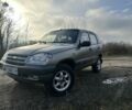 Серый Шевроле Нива, объемом двигателя 1.7 л и пробегом 263 тыс. км за 4100 $, фото 5 на Automoto.ua