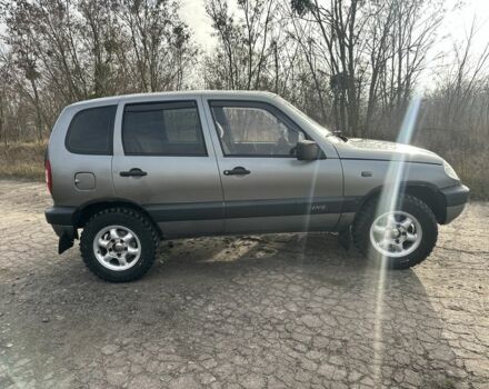 Серый Шевроле Нива, объемом двигателя 1.7 л и пробегом 263 тыс. км за 4100 $, фото 2 на Automoto.ua