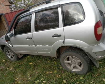 Серый Шевроле Нива, объемом двигателя 1.9 л и пробегом 568 тыс. км за 4534 $, фото 2 на Automoto.ua