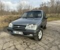 Серый Шевроле Нива, объемом двигателя 1.7 л и пробегом 263 тыс. км за 4100 $, фото 1 на Automoto.ua