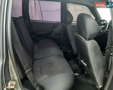 Серый Шевроле Нива, объемом двигателя 1.7 л и пробегом 180 тыс. км за 4500 $, фото 4 на Automoto.ua