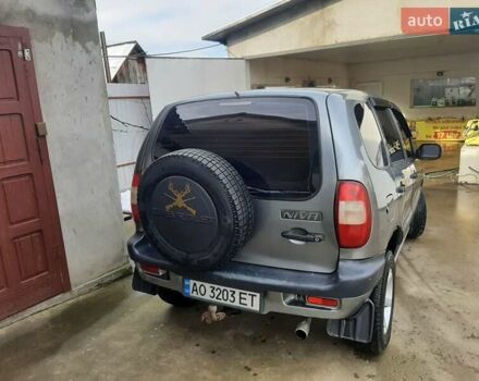 Серый Шевроле Нива, объемом двигателя 1.7 л и пробегом 180 тыс. км за 4500 $, фото 3 на Automoto.ua