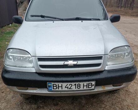 Серый Шевроле Нива, объемом двигателя 1.7 л и пробегом 193 тыс. км за 3200 $, фото 1 на Automoto.ua