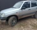 Серый Шевроле Нива, объемом двигателя 1.7 л и пробегом 193 тыс. км за 3200 $, фото 2 на Automoto.ua